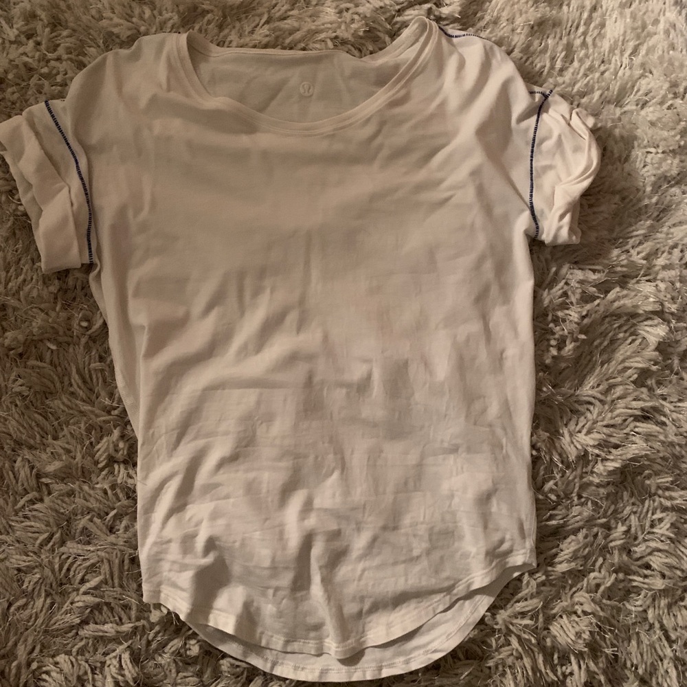 White lululemon tee